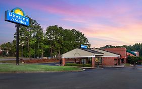 Days Inn & Suites By Wyndham Rocky Mount Golden East